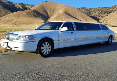 white-lincoln-towncar-1-stretch-limo